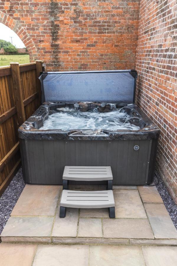 Apartment In The Countryside With Hot Tub Trowbridge